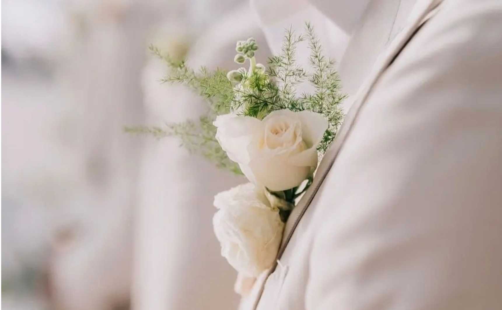 groom white suit, white rose.